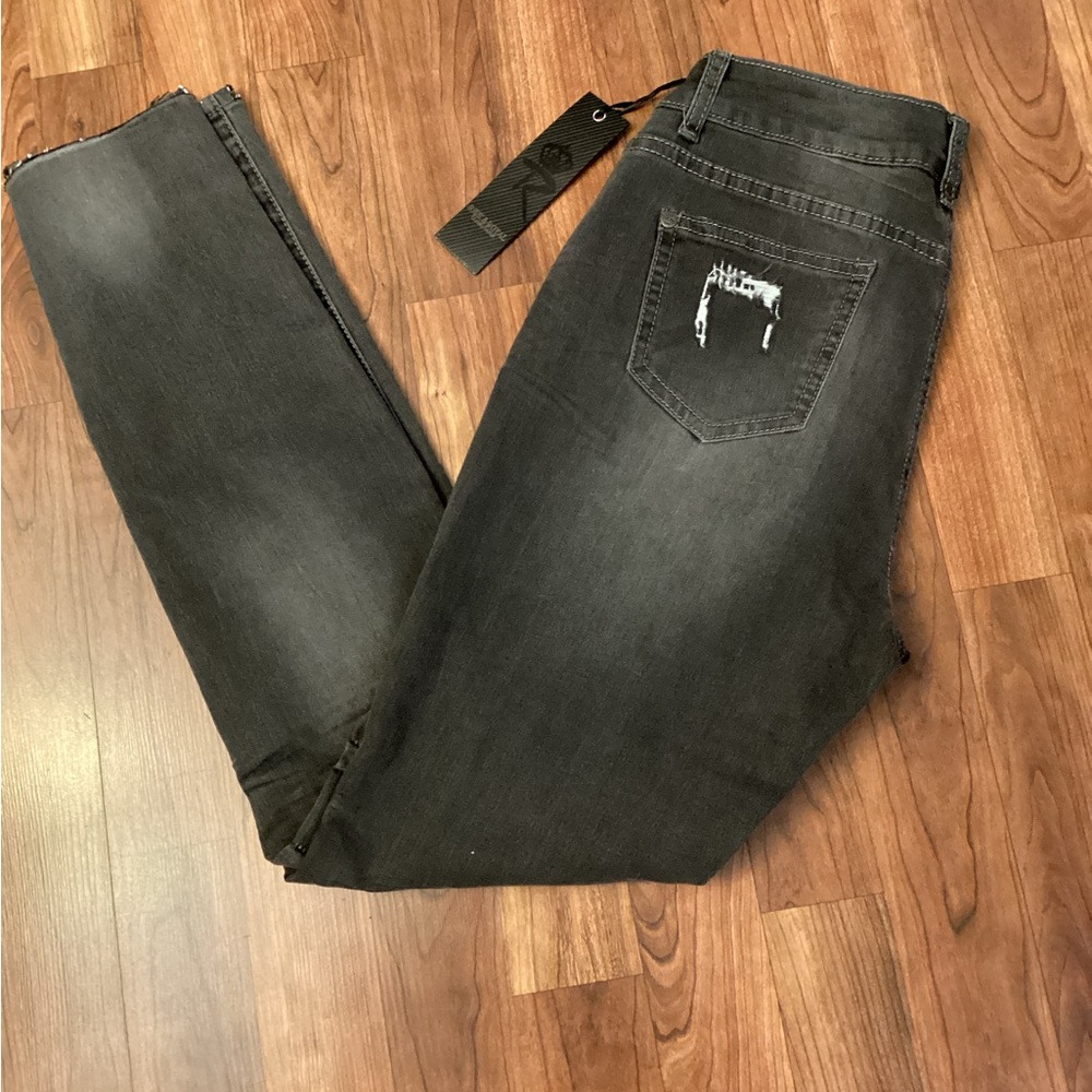 ROCK & ROYAL CLASSIC DENIM DISTRESSED JEANS NWT